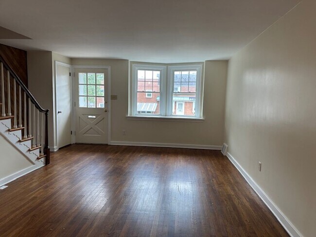 Photo - 2428 Mercer St