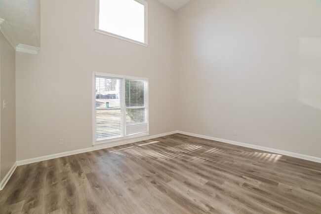 Photo - 5690 Roundelay Way