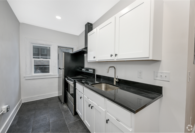 Building Photo - 1384 W 83rd St Unit 402 Rental