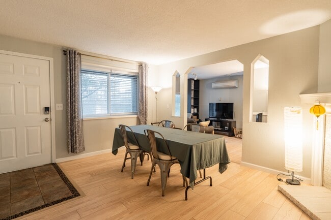 Photo - 4106 NE Senate St