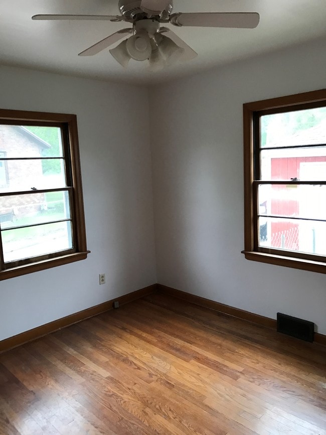 Building Photo - 2344 W 3rd St Unit 2344