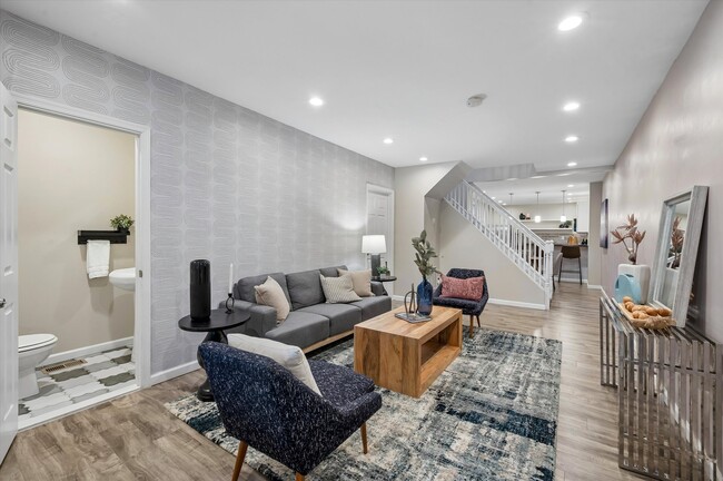 Photo - 743 S 52nd St