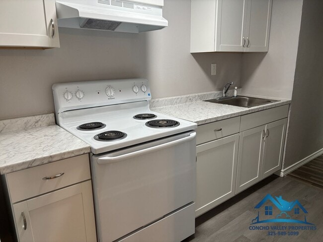 Photo - For Rent - 1 Bed/ 1 Bath Garage Apt - 1418 1/2 S Van Buren