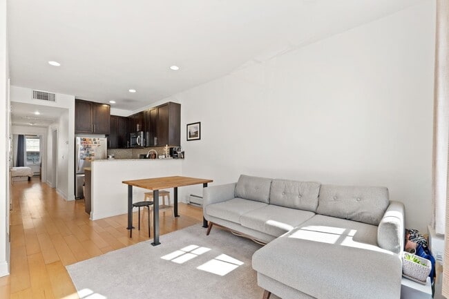 Building Photo - 110 Tidewater St Unit 2B