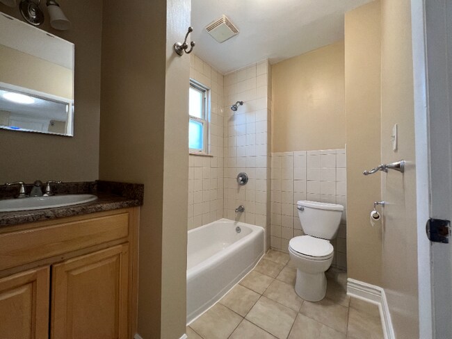 Photo - 469 Halsted St Unidad 2