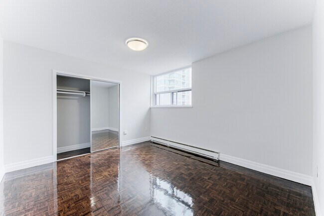 Photo - Wellesley Square