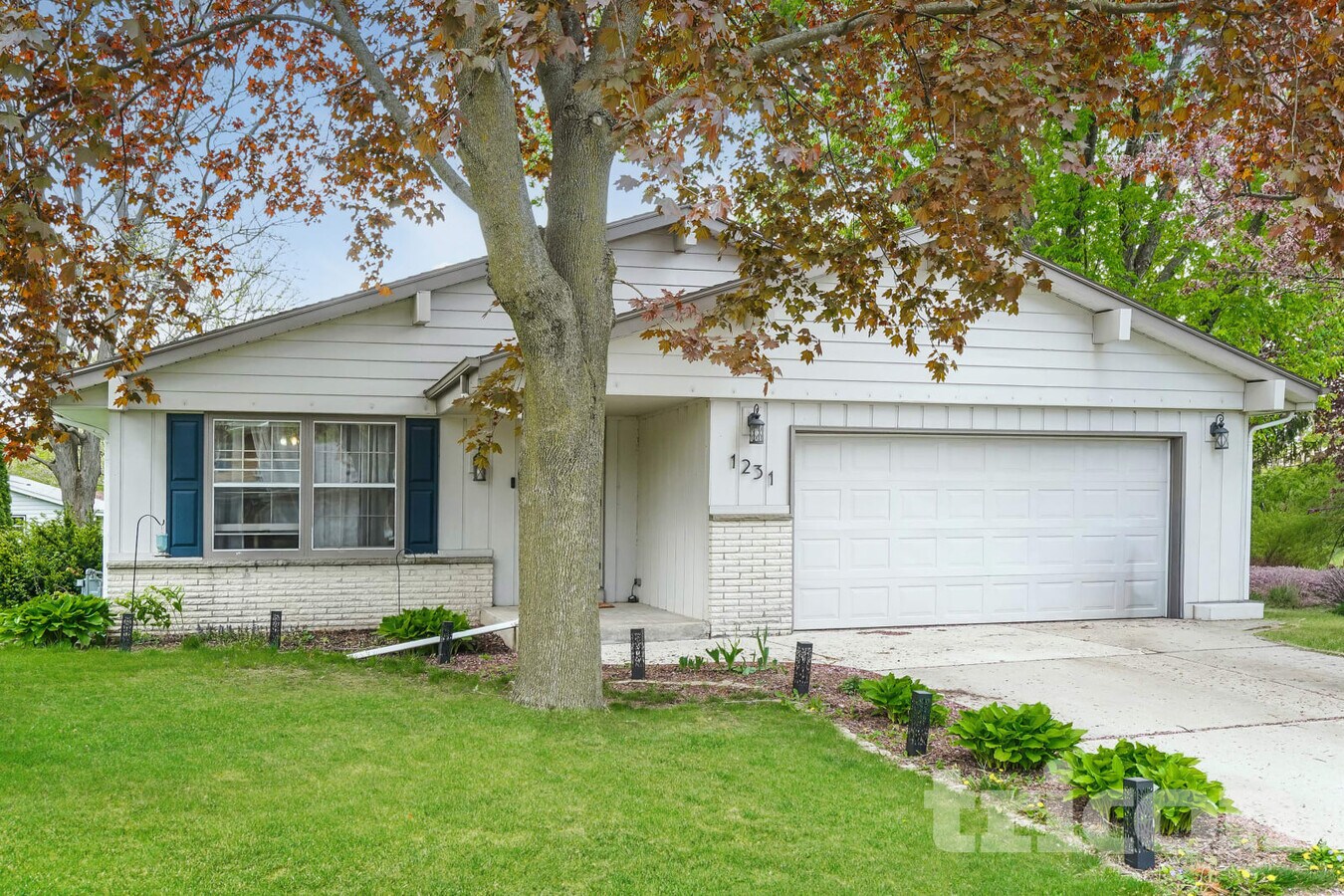 Photo - 1231 School Dr