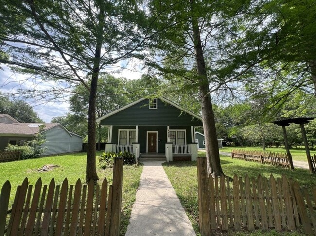 Building Photo - Spacious 5-Bedroom Home in Prime Zachary Location