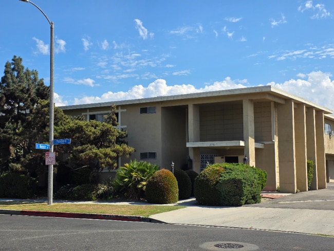Photo - 11234 Pangborn Ave Unidad 107