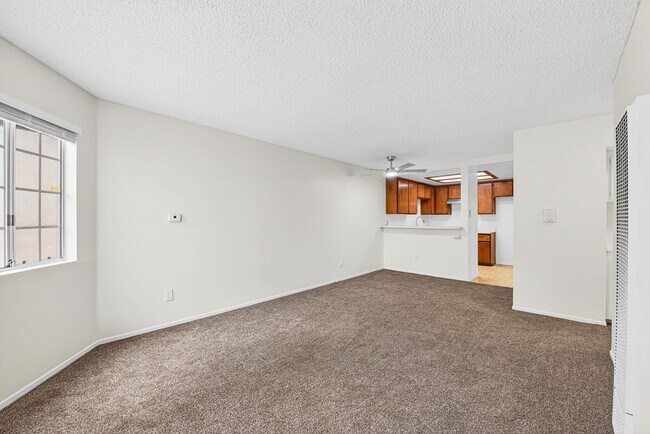 1075 Loma Ave