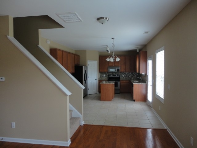 Photo - 210 Goldfinch Ct