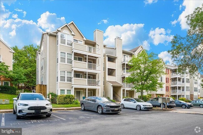 Building Photo - 6330 Bayberry Ct Unit 813 Rental