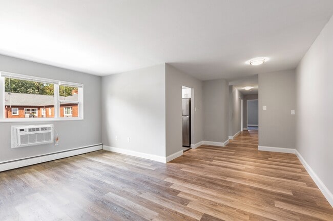 Photo - Rock Springs Apartments