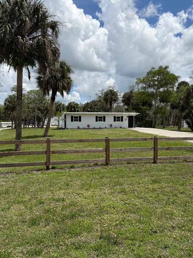 Photo - 1818 Richards St