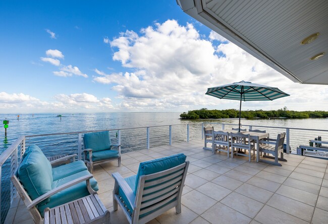 Building Photo - 264 Harbor Dr