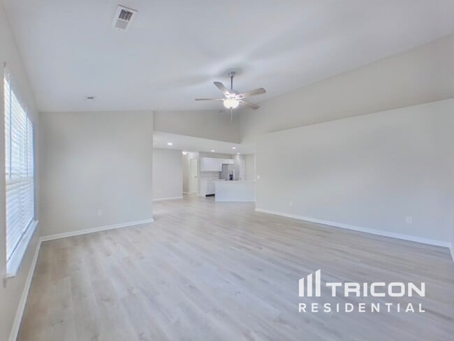 Photo - 20 Landing Ln