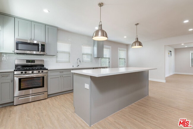 Photo - 2920 Alsace Ave