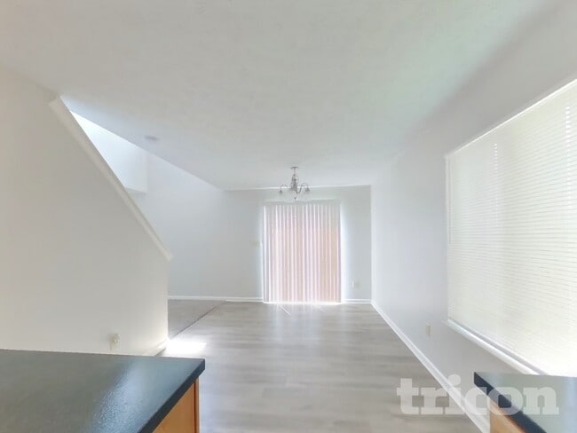 Photo - 569 Stobus Dr