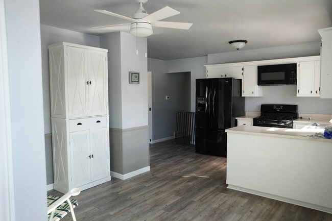 Photo - 1453 W Barnard Ave