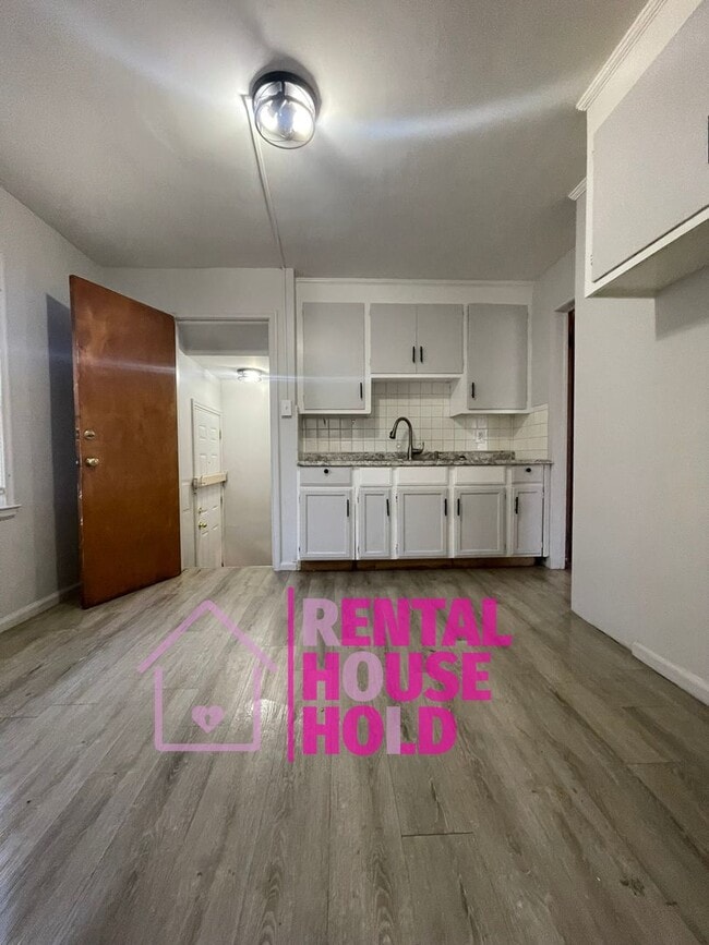 Photo - ~ 3 BEDROOM 1 BATH BUNGALOW SECURTIY DEPOSIT SPECIAL ~$500