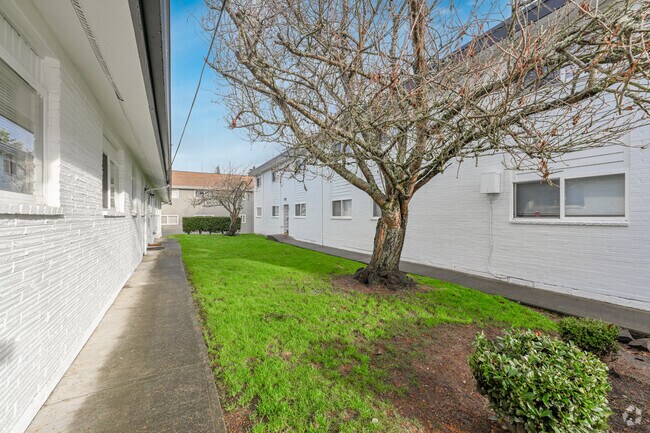 Manhattan Apartments - Normandy Park