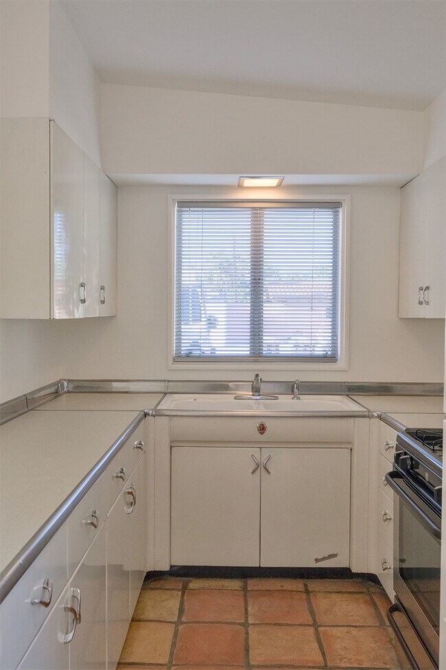 Photo - 975 E Camino Parocela