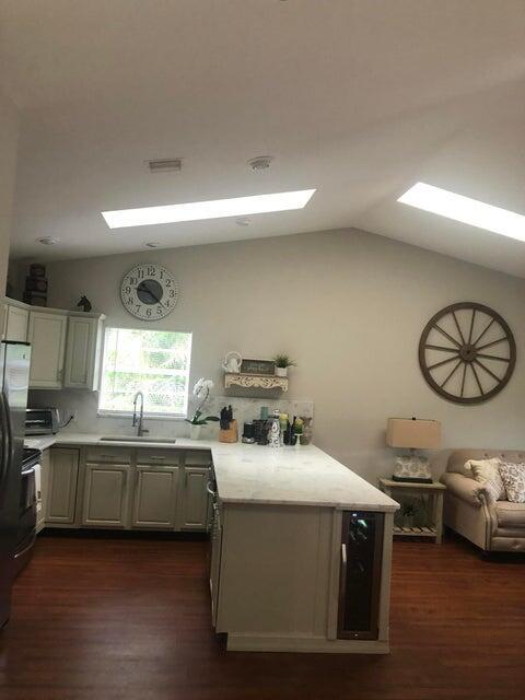 Photo - 590 Juniper Pl