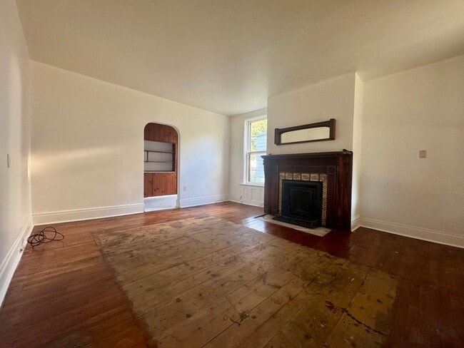 Photo - 301 E Burlington Ave Unit Apt 1