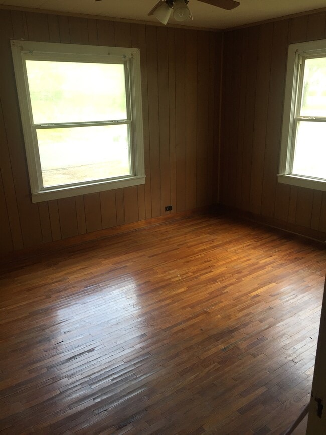 Photo - 1611 E Sullenberger Ave