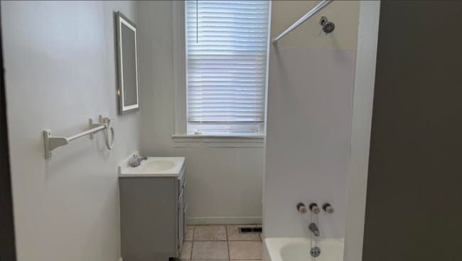 Photo - 1 Plus Den Condo Unit Apartment 1