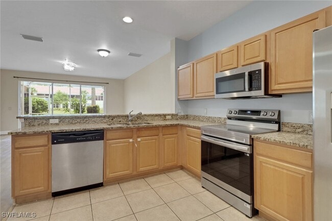 Building Photo - 936 Hampton Cir Unit 86 Rental
