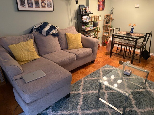 Sala de estar - 1420 N St NW Unidad 607