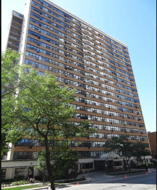 Building Photo - 6030 N Sheridan Rd