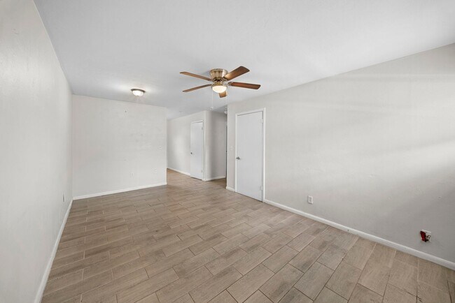 Photo - 322A-322B Louise Ave Unidad 322A Louise Ave