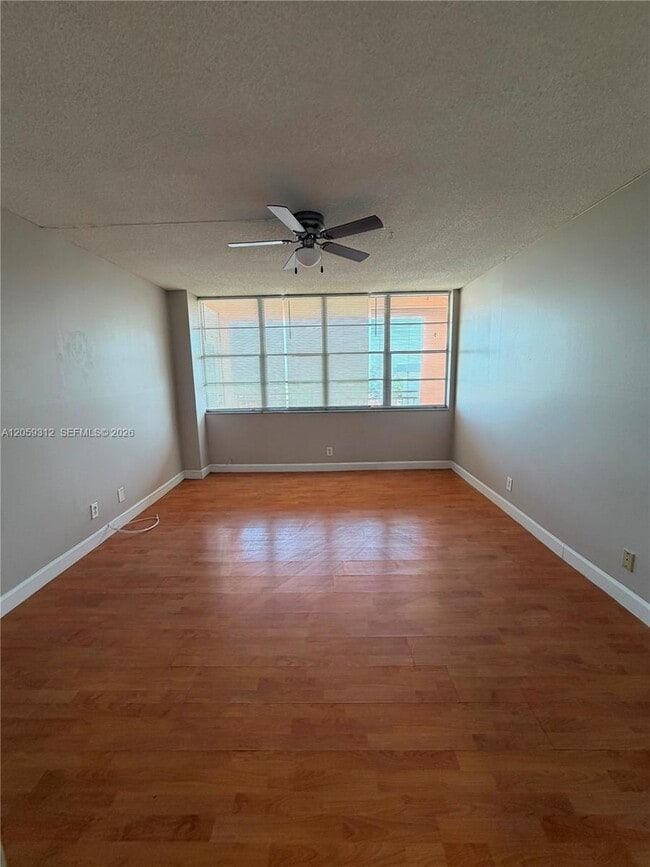 Photo - 2025 NE 164th St Unit 1006