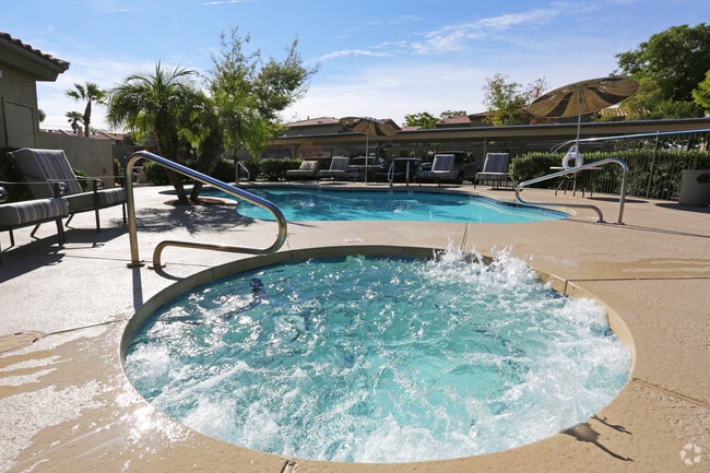 Área de piscina - Sun Terrace Apartments