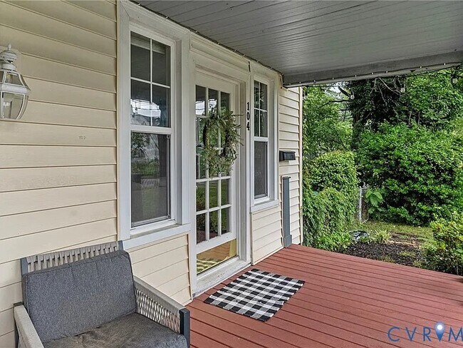 Photo - 104 E Union St