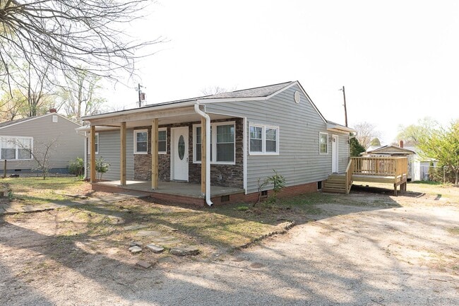 Photo - Updated 3 Bed 2 Bath Home in Greensboro