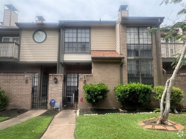 Building Photo - 736 Country Pl Dr Unit E Rental