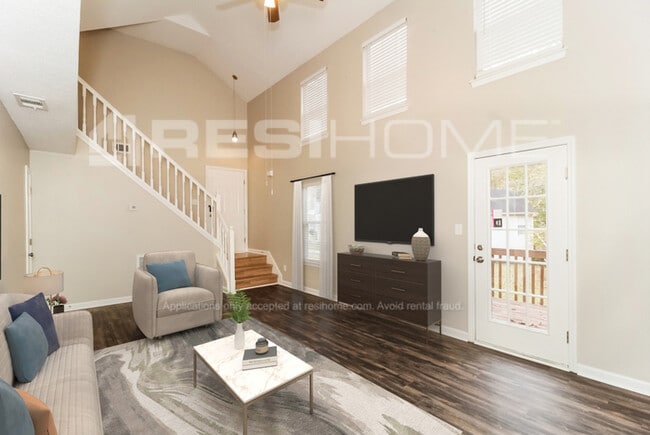 Photo - 1368 Camrose Ct