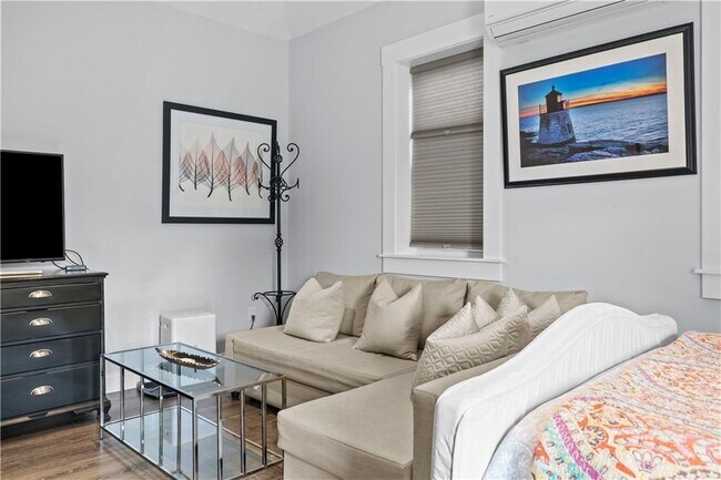 Photo - 137 W Main Rd Unidad REAR