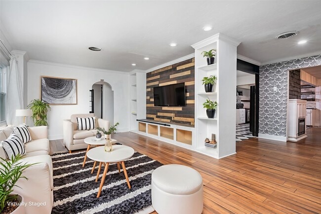 Photo - 1219 Park Ln