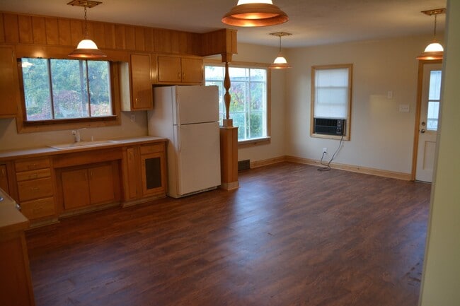 Photo - 1648 Cahoon St