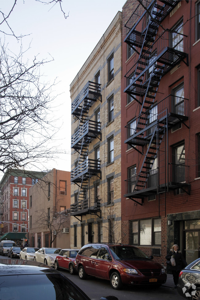 Building Photo - 39 Bedford Street Rental