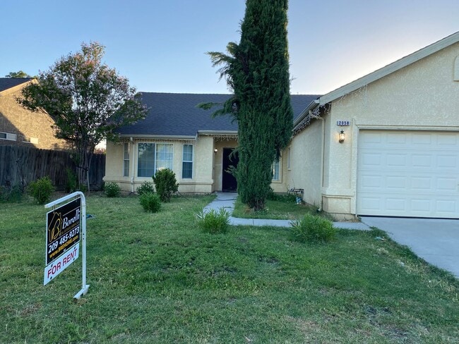 Large 4 bedroom 2 bath home FOR RENT! - Large 4 bedroom 2 bath home FOR RENT!