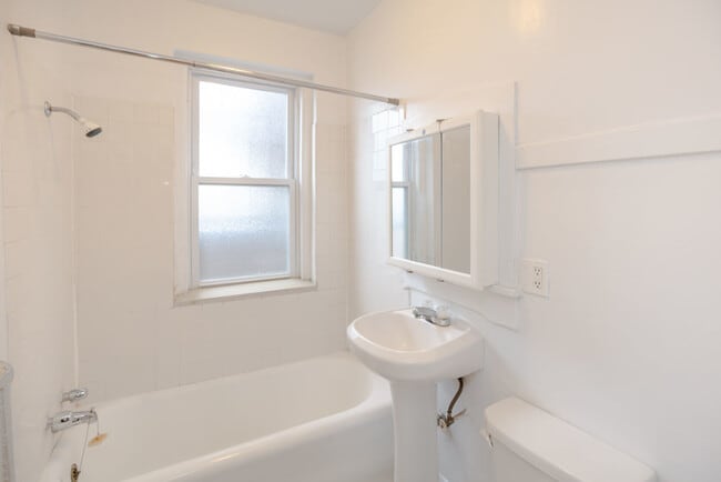 Photo - 5139 W Windsor Ave Unidad 2W