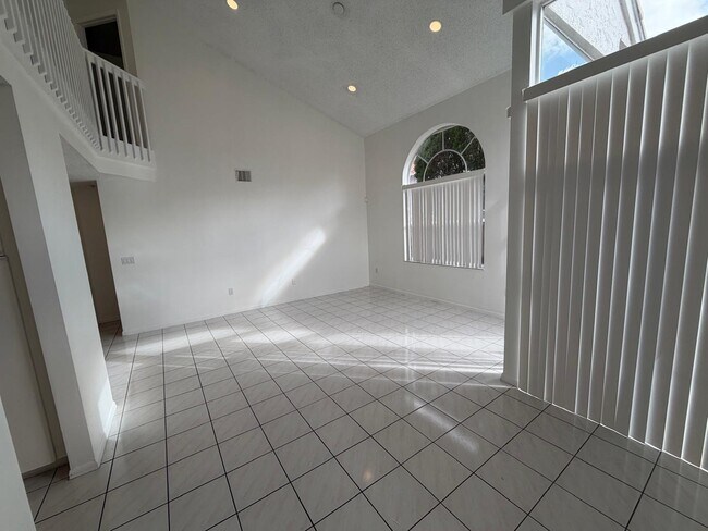 3780 Amalfi Dr