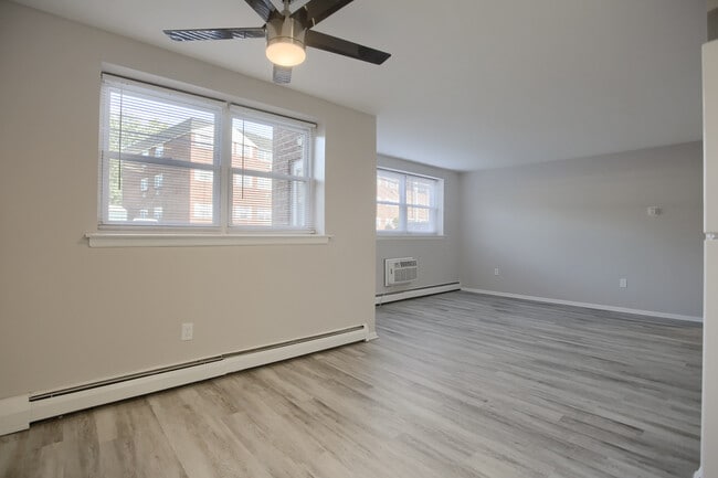 One Bedroom Deluxe Dining Room/Living Room