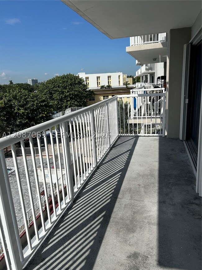 110 S Shore Dr Unit 4E