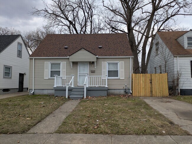 Photo - 19939 Lindsay St